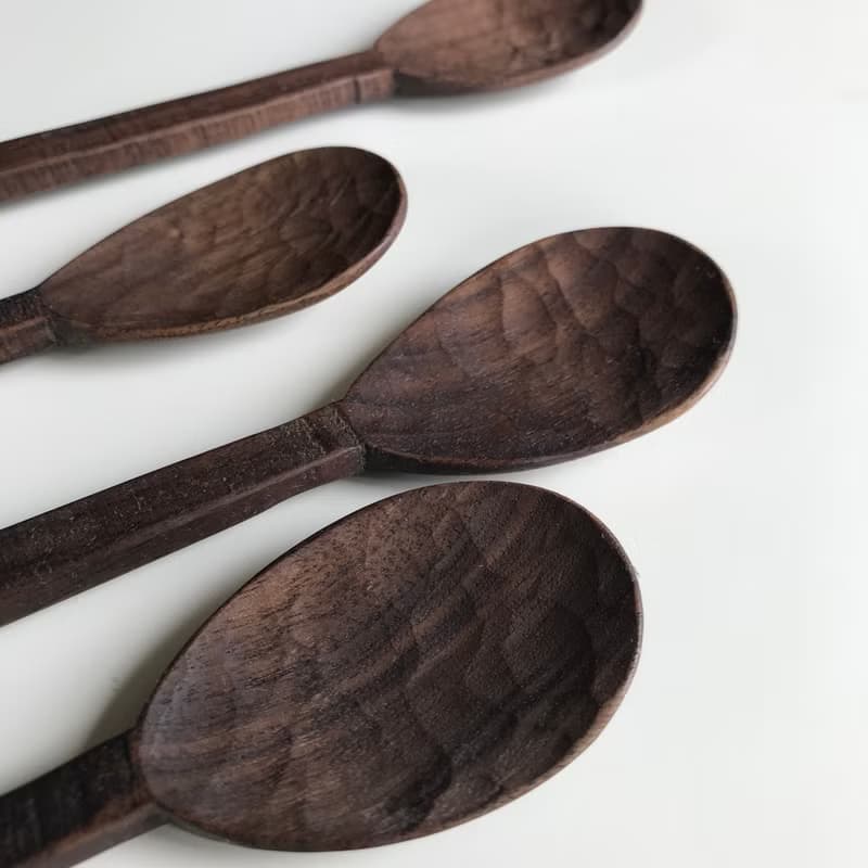 ブラックウォルナットの鋸目のスカレープーン