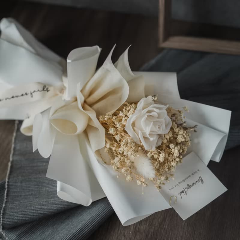 /小型永生花束/ 皎月額吻•雪白 情人節禮物 生日禮物 永生花禮