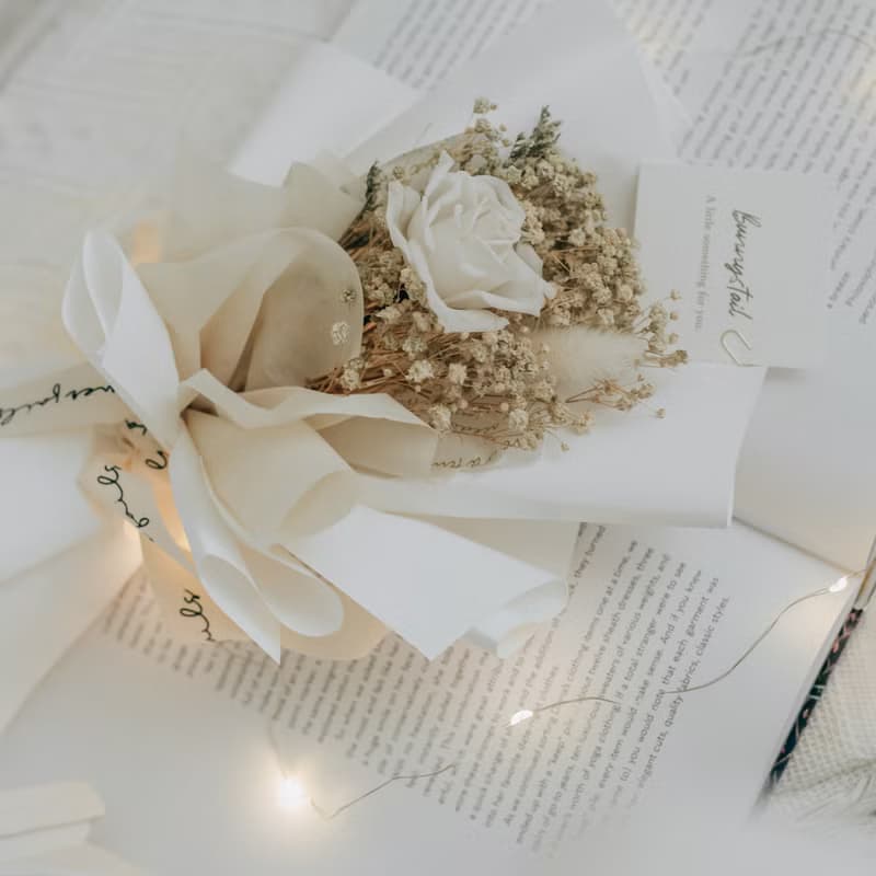 /小型永生花束/ 皎月額吻•雪白 情人節禮物 生日禮物 永生花禮