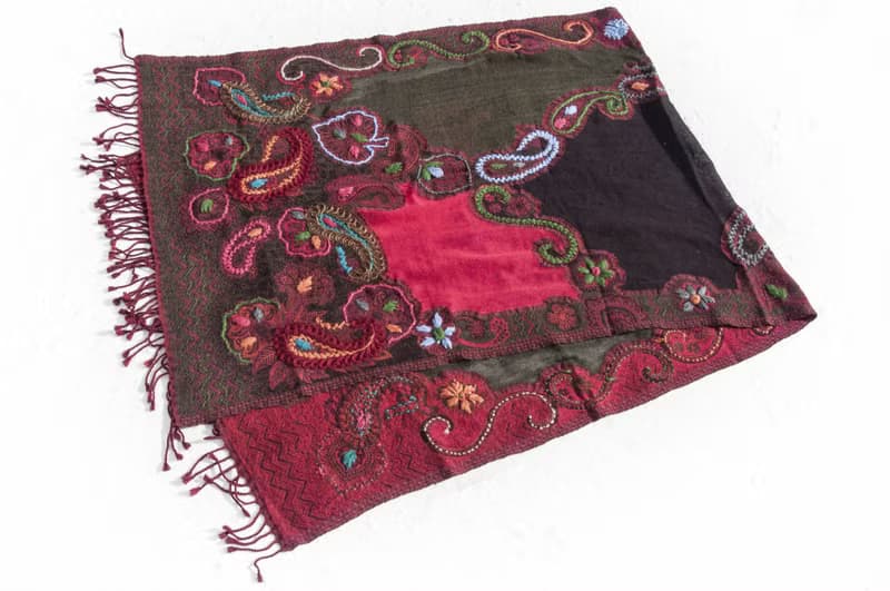 羊絨毯刺繡羊毛披肩/針織圍巾/刺繡圍巾/羊絨披巾/喀什米爾Cashmere 聖誕禮物 情人節禮物 交換禮物 生日禮物-花