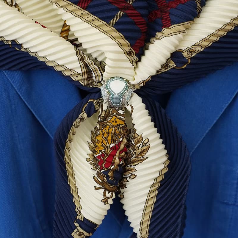 スカーフ留めにも　おしゃべりな指輪133 フリーサイズ　ビーズ刺繍のリング　シェル　おおぶりリング