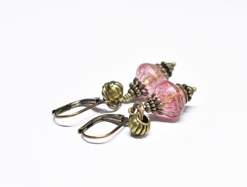 桜色ドイツヴィンテージビーズのリングピアス