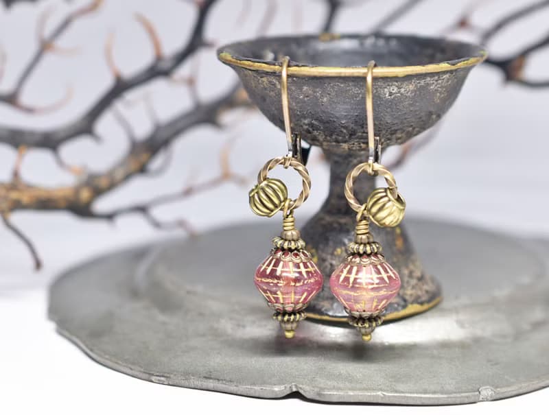 桜色ドイツヴィンテージビーズのリングピアス