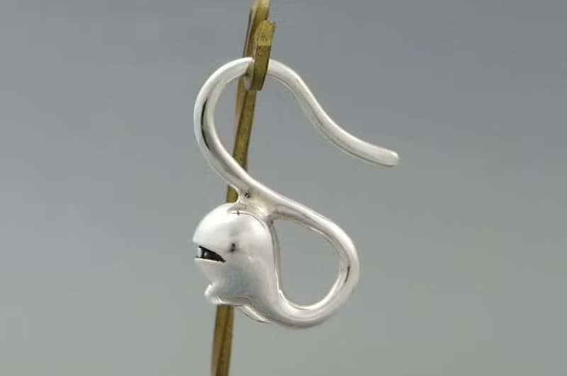 anti smile ghost earring (s_m-O.19) ( 不高兴 情绪不好 幽灵 鬼 鬼魂 亡魂 灵魂 銀 穿孔耳环 )