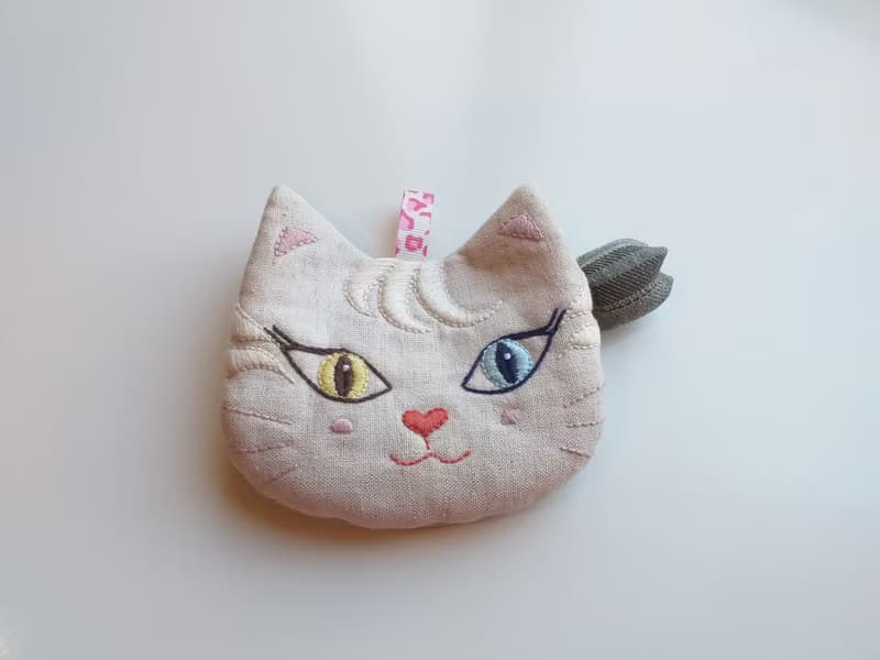 異色瞳微笑小白貓卡套零錢包(純手工刺繡)
