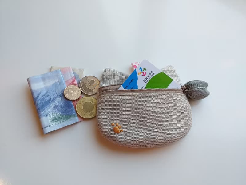 異色瞳微笑小白貓卡套零錢包(純手工刺繡)