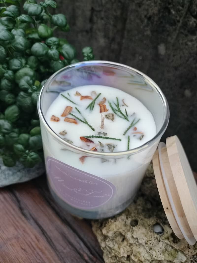 淨深木--純精油天然花草手工蠟燭