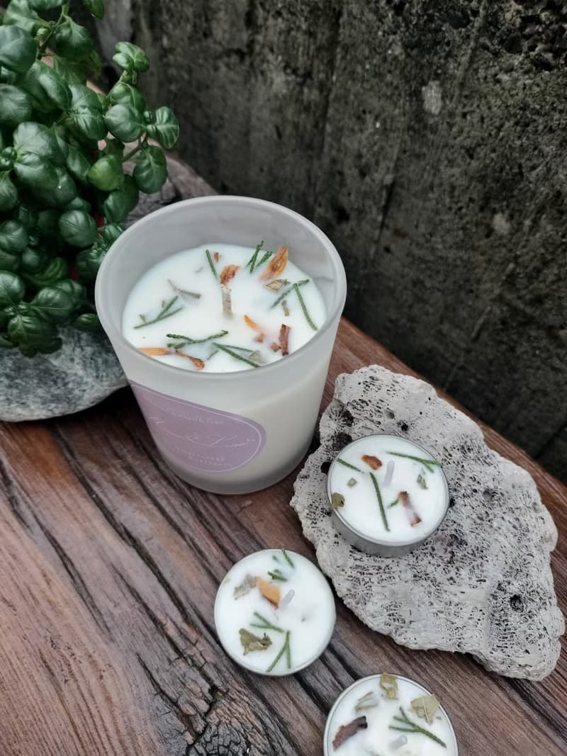 淨深木--純精油天然花草手工蠟燭