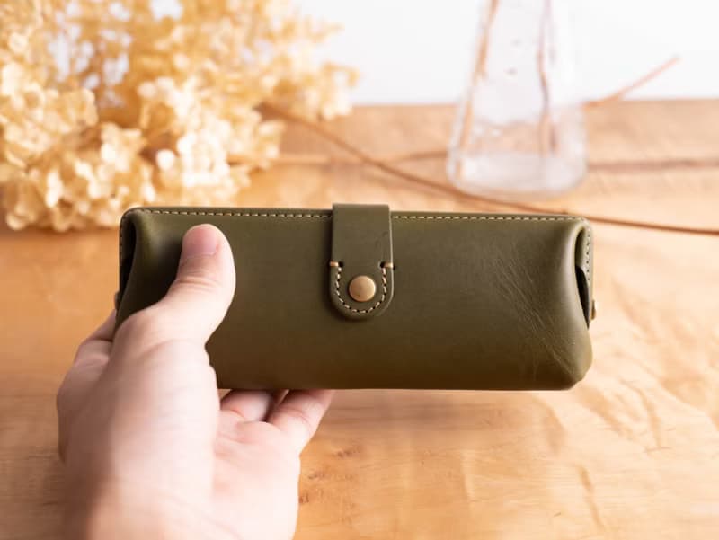 Paka-glass Slim #Olive イタリアンレザーの眼鏡ケース【入学祝】【就職祝】【カスタム可能なギフト】