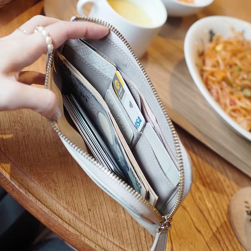 Doona (Cloud): Long wallet, zip wallet, cow leather, Slim,Compact, Light grey