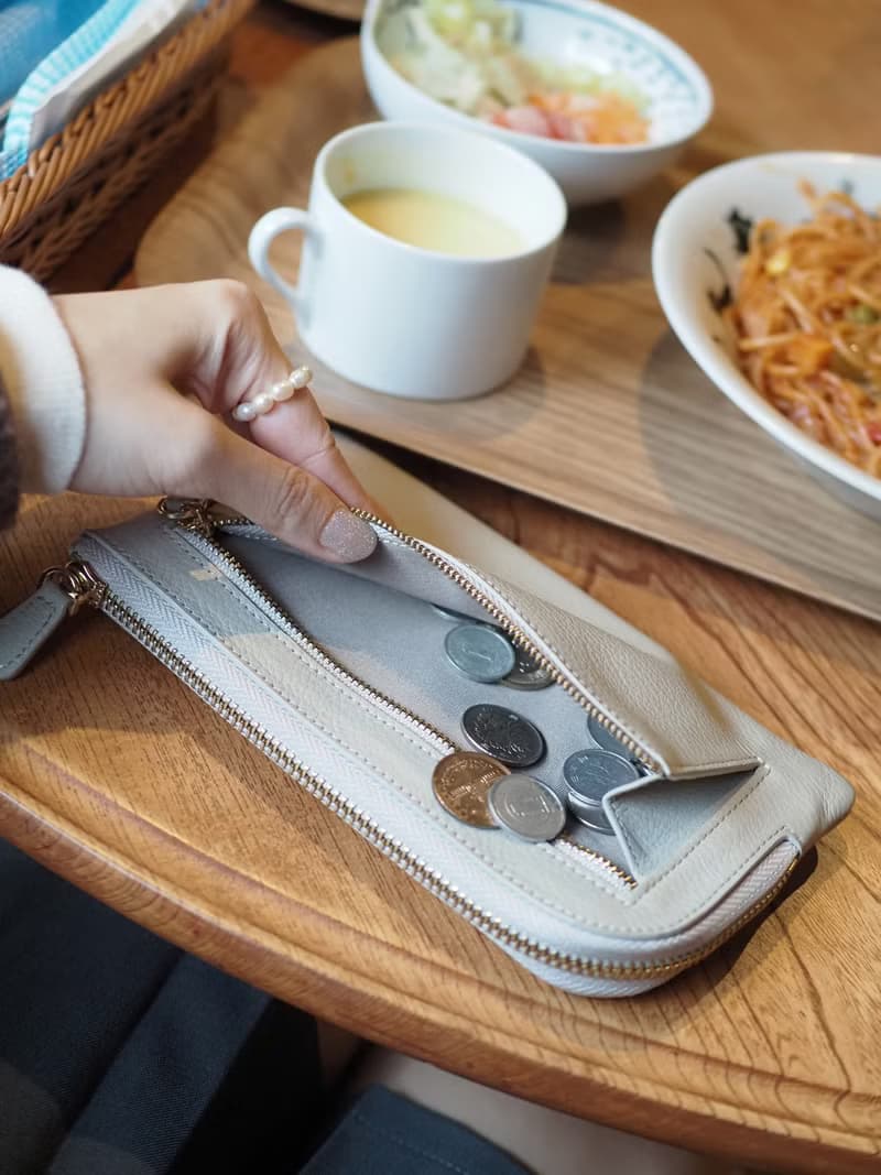 Doona (Cloud): Long wallet, zip wallet, cow leather, Slim,Compact, Light grey