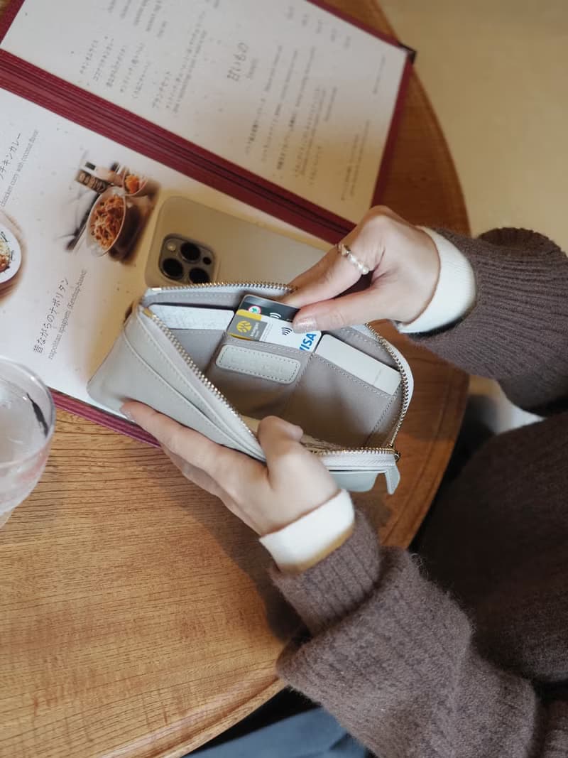 Doona (Cloud): Long wallet, zip wallet, cow leather, Slim,Compact, Light grey