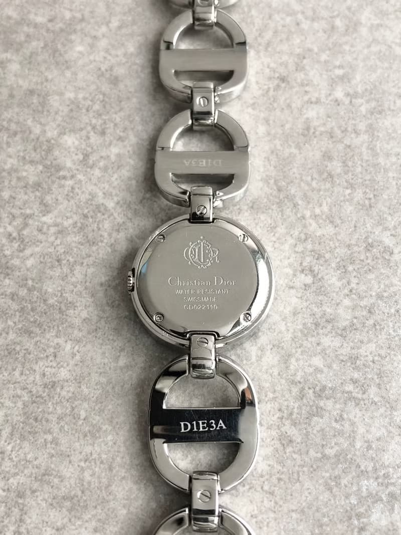 【 日本直送　名牌中古包 】Christian Dior 腕時計 シルバー マリス ラウンドフェイス ステンレススチール CD022110 e4madz