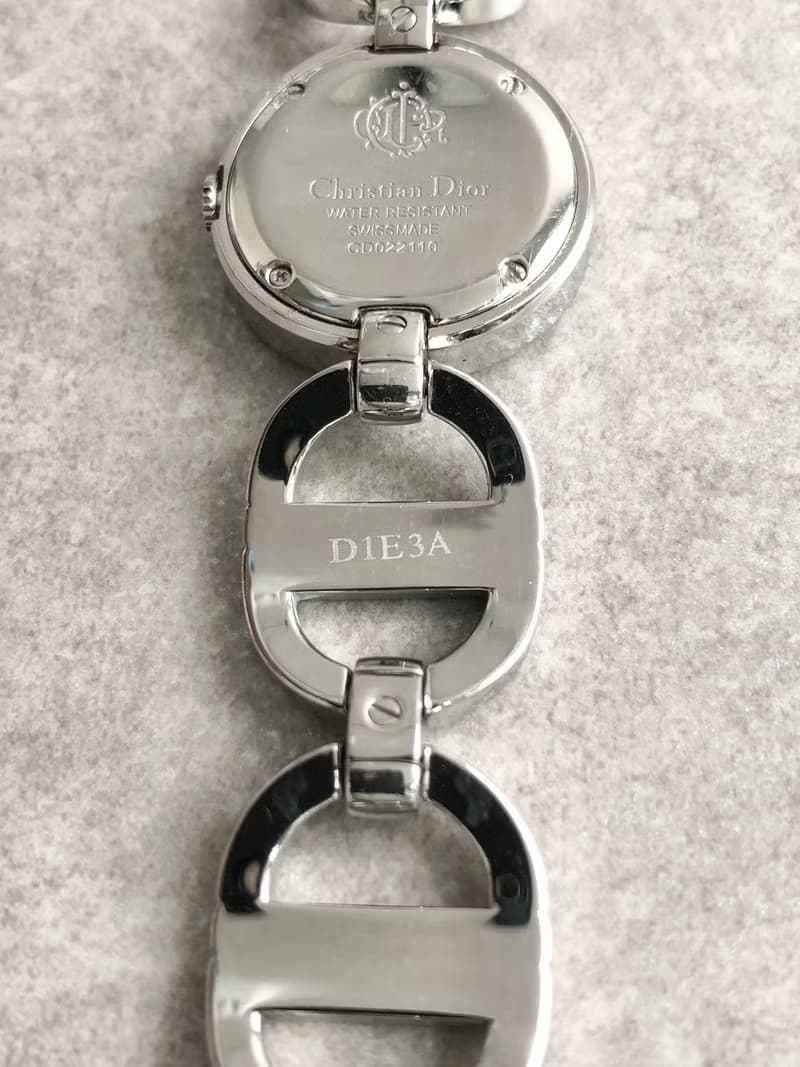 【 日本直送　名牌中古包 】Christian Dior 腕時計 シルバー マリス ラウンドフェイス ステンレススチール CD022110 e4madz