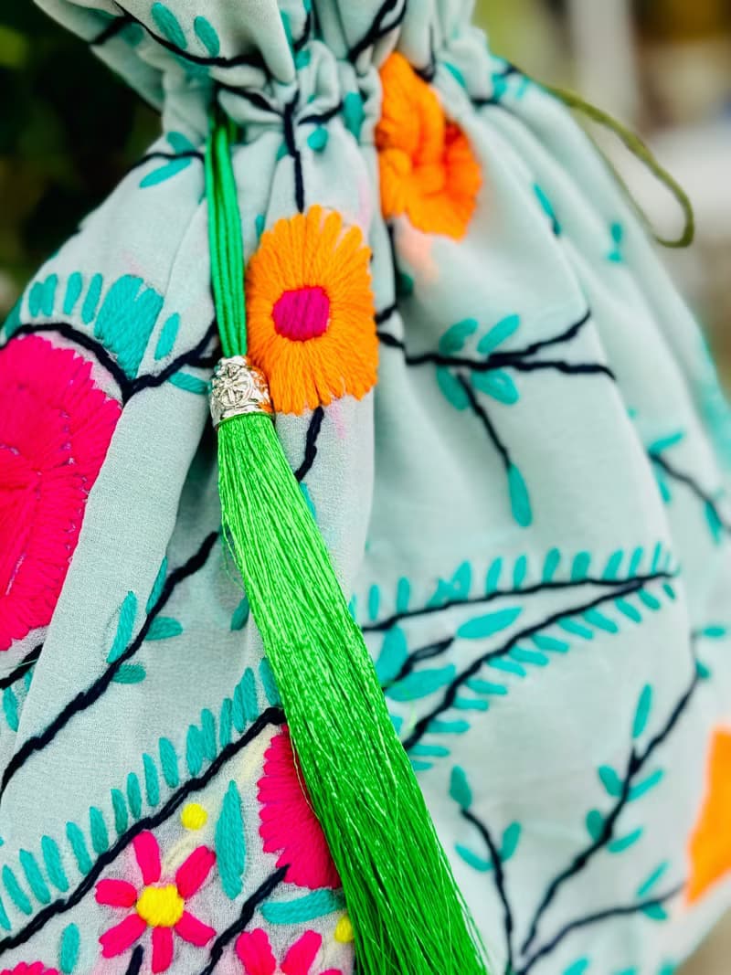 手工刺繡 湖水綠色 花卉 索繩束口 手袋 手提包