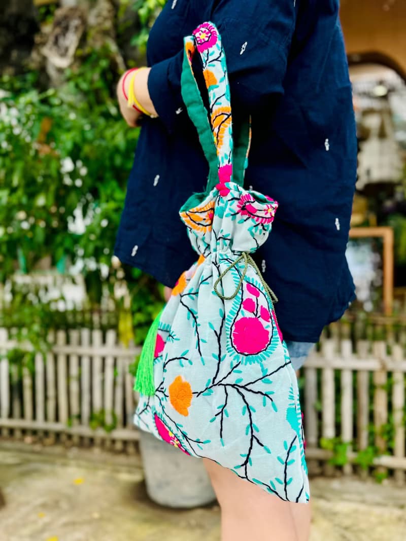 手工刺繡 湖水綠色 花卉 索繩束口 手袋 手提包