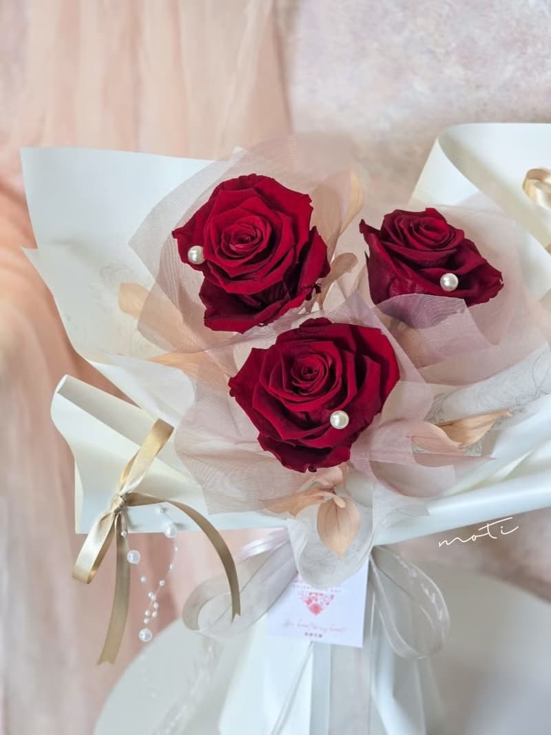 厄瓜多永生玫瑰花束(3朵) 情人節花禮 求婚花束 生日禮