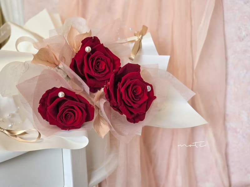 厄瓜多永生玫瑰花束(3朵) 情人節花禮 求婚花束 生日禮