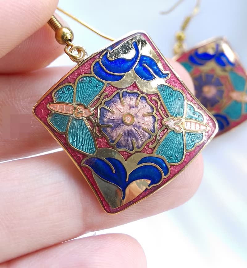 【西洋古董飾品 】景泰藍 紅底 四方 蝶花 花卉 耳勾針 針式耳環