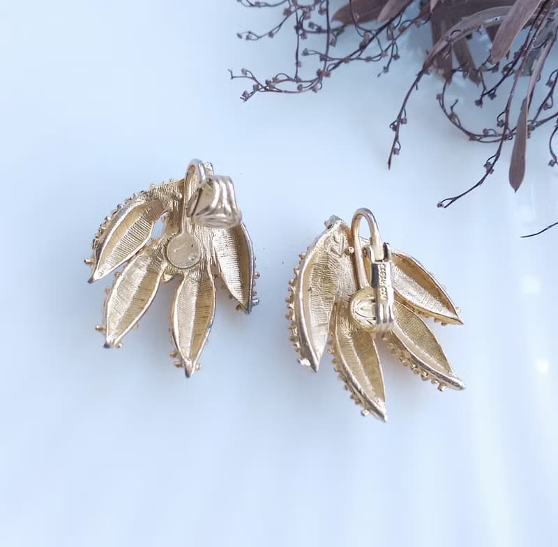 Vintage Jewelry 西洋古董飾品 SARAH COV Wind Flower 夾式耳環