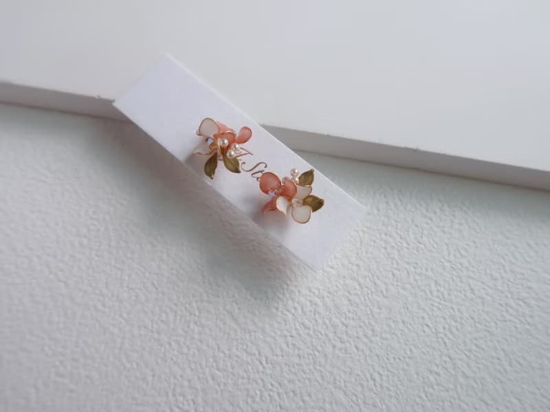 花禮 貼耳耳環 -繽紛可愛 手作水晶花樹脂飾品 新娘/伴娘配飾