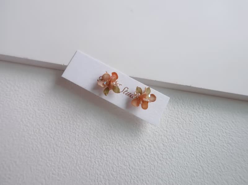 花禮 貼耳耳環 -繽紛可愛 手作水晶花樹脂飾品 新娘/伴娘配飾