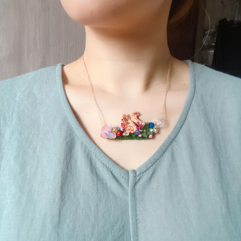 叢林中的小松鼠頸鏈