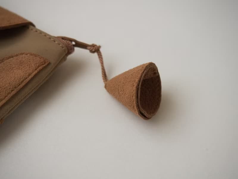 temple coin purse ( camel )