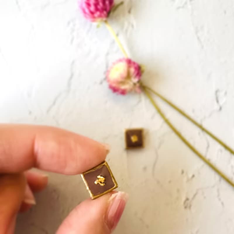金継ぎ ライン ブラウン 美濃焼き タイル  ピアス イヤリング ノンホールピアス 茶色 ゴールド 金 小ぶり シンプル 小さい 華やか 上品 金箔