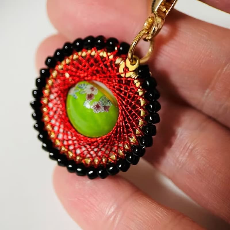 招財貓鑰匙圈紅色幾何圖案黃綠貓