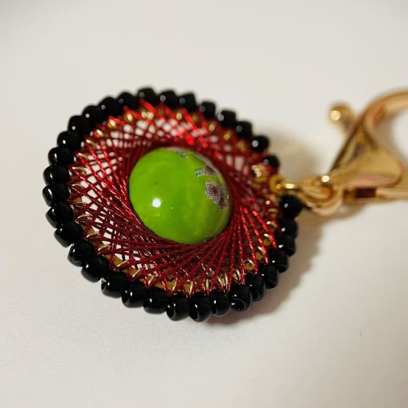 招財貓鑰匙圈紅色幾何圖案黃綠貓