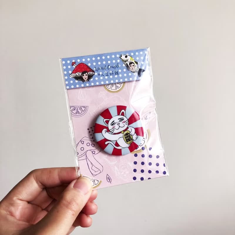 翻白眼厭世招財貓 插畫胸章 胸針 馬口鐵