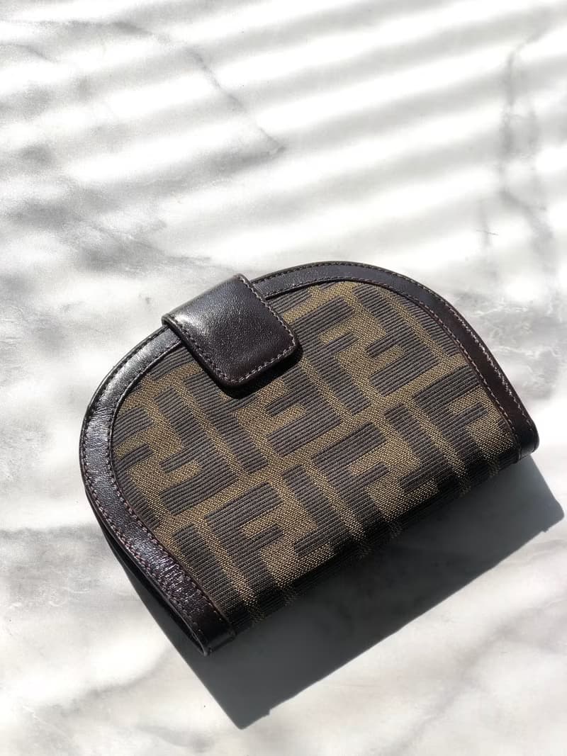 【 日本直送　名牌中古包 】FENDI フェンディ ズッカ ジャガード 二つ折り 財布 ブラウン vintage ヴィンテージ オールド 3jbzkz