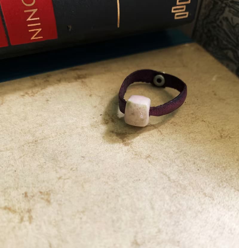 戒指 日本白瓷 自然釉色 無限看不膩色調 真皮革