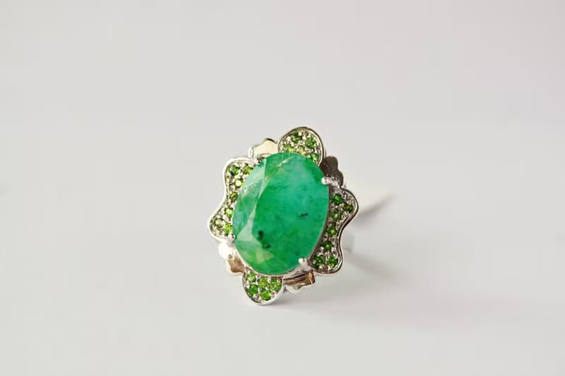 Natural Emerald 9 Cts Ring Sterling Silver 925 With Whitegold Plated 7 US.