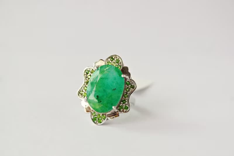 Natural Emerald 9 Cts Ring Sterling Silver 925 With Whitegold Plated 7 US.