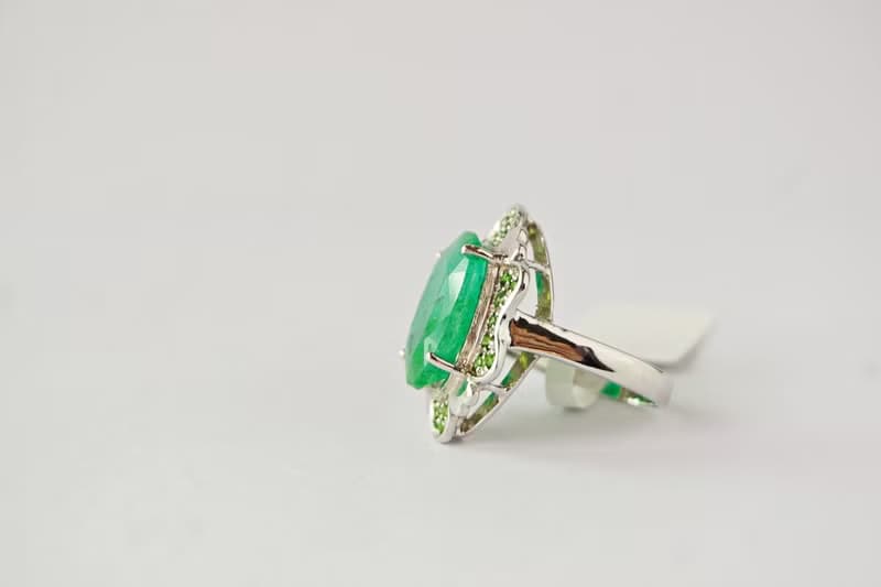 Natural Emerald 9 Cts Ring Sterling Silver 925 With Whitegold Plated 7 US.