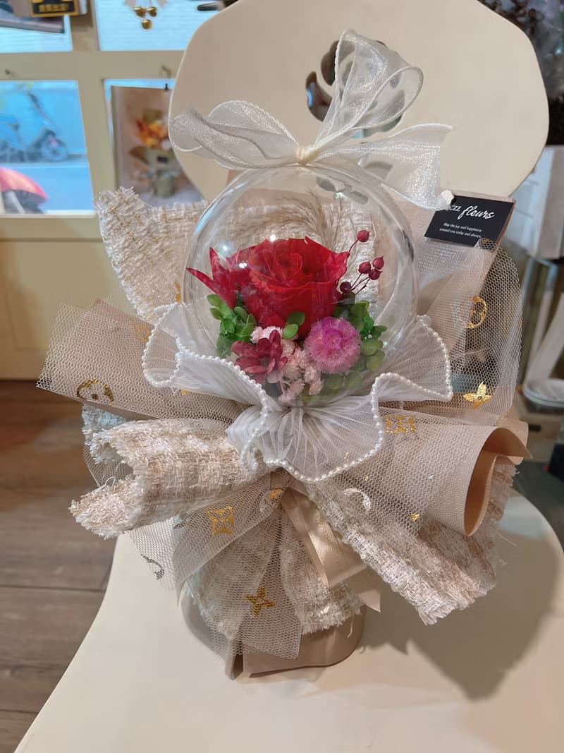 高質感波波球小香風永生花束 情人節/求婚告白/結婚賀禮/母親節