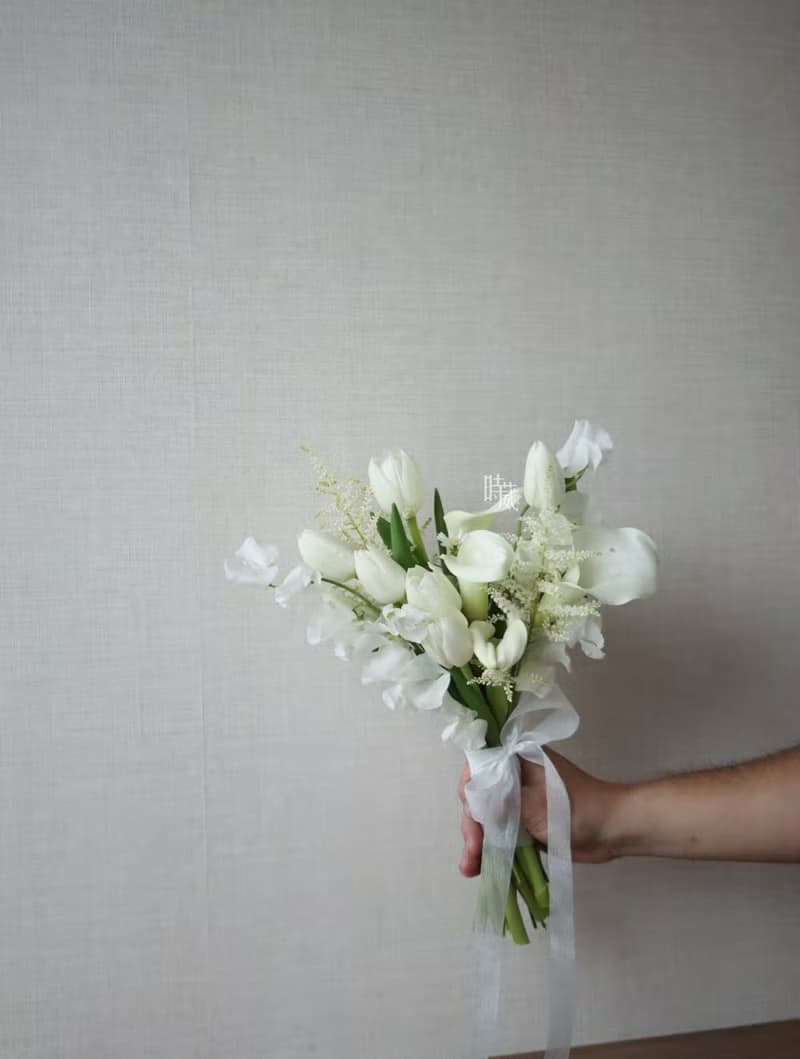 韓式小捧花 鬱金香 海芋 優雅純白 心型 鮮花捧花/限台中地區