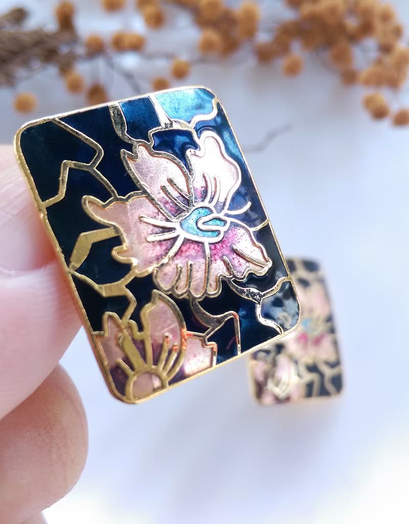 【西洋古董飾品 】早期台灣製 景泰藍-黑色底 長方花卉 針式耳環