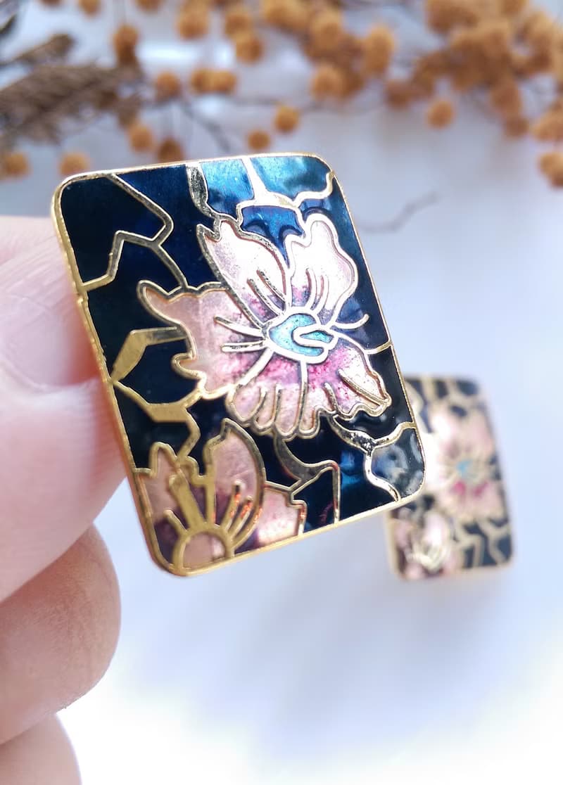 【西洋古董飾品 】早期台灣製 景泰藍-黑色底 長方花卉 針式耳環