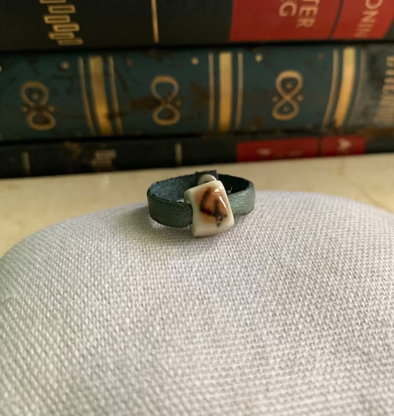 戒指 日本白瓷 自然釉色 無限看不膩色調 真皮革 數字系列