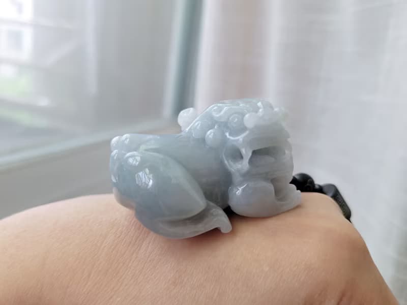【親翠】天然翡翠 冰藍紫手工雕霸氣招財貔貅 手把件擺飾車掛