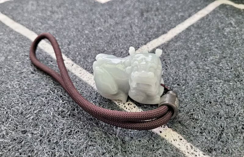 【親翠】天然翡翠 冰藍紫手工雕霸氣招財貔貅 手把件擺飾車掛