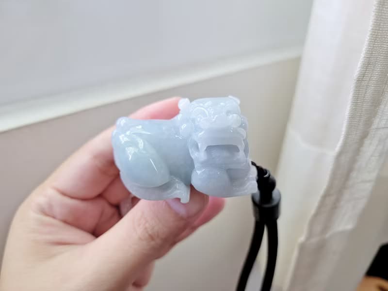 【親翠】天然翡翠 冰藍紫手工雕霸氣招財貔貅 手把件擺飾車掛