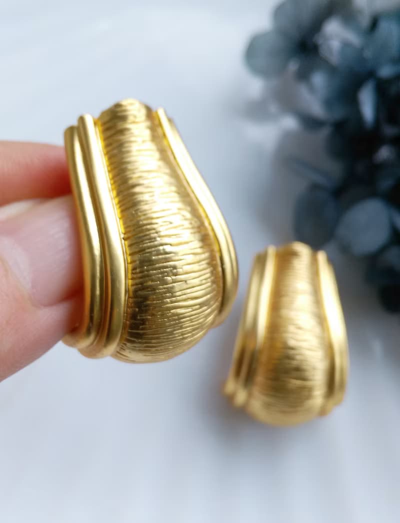 【西洋古董飾品 】摩登 金屬鍍金 啞光 簡約橫絲紋 夾式耳環