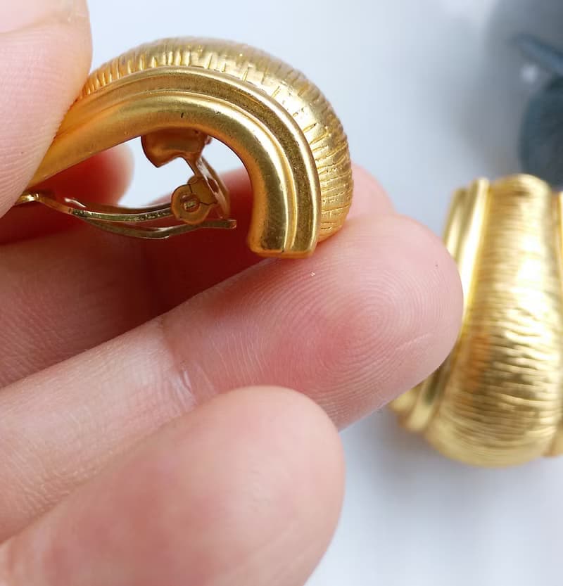 【西洋古董飾品 】摩登 金屬鍍金 啞光 簡約橫絲紋 夾式耳環