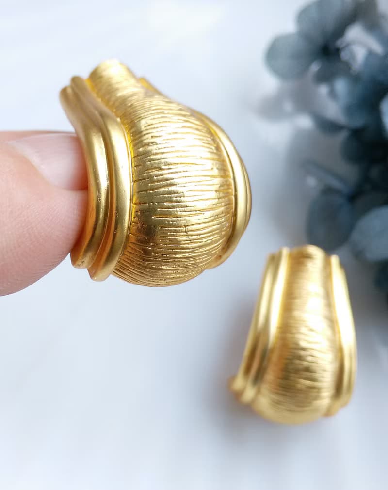 【西洋古董飾品 】摩登 金屬鍍金 啞光 簡約橫絲紋 夾式耳環