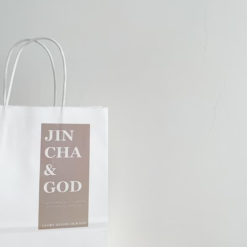JIN CHA GOD-品牌紙袋 奶茶色搭配純白底 質感禮物紙袋/基督/文創