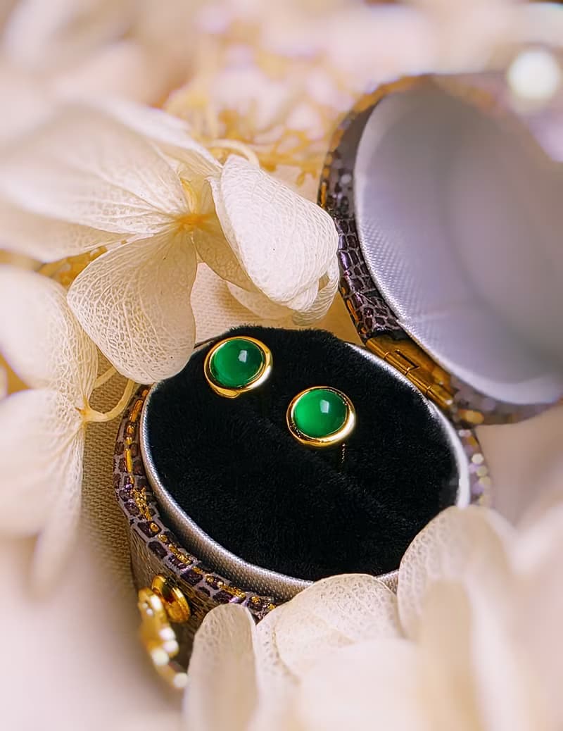 招財•健康•高貴|冰玻起光陽綠蛋|A貨翡翠純銀中性極簡款耳環